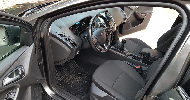 Ford Focus cena 36500 przebieg: 131000, rok produkcji 2017 z Strzegom małe 742